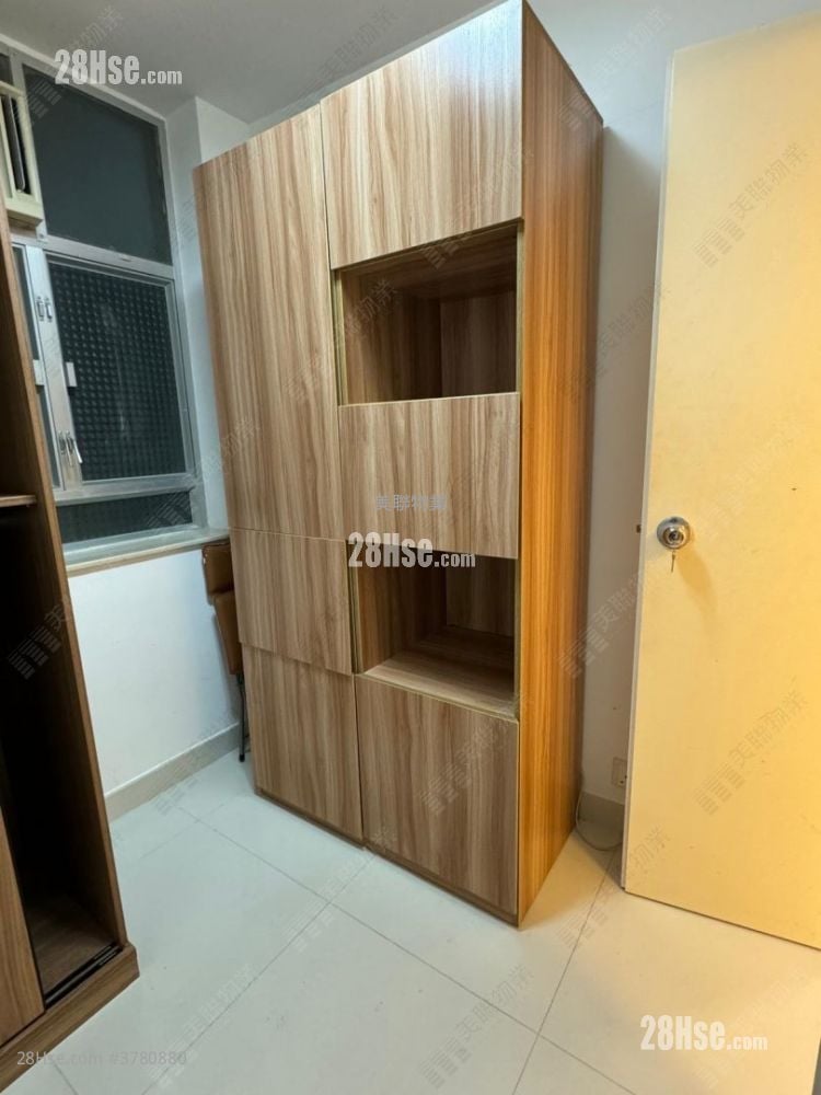 Lung Poon Court Sell 1 Bedroom 383 ft²