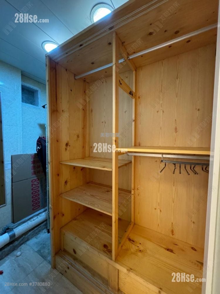 Lung Poon Court Sell 1 Bedroom 383 ft²