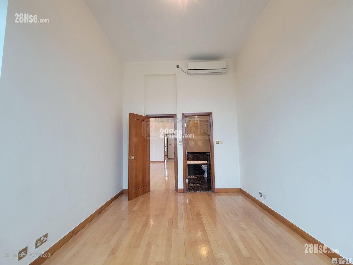 Carmen's Garden Sell 3 Bedrooms , 2 Bathrooms 1,000 ft²