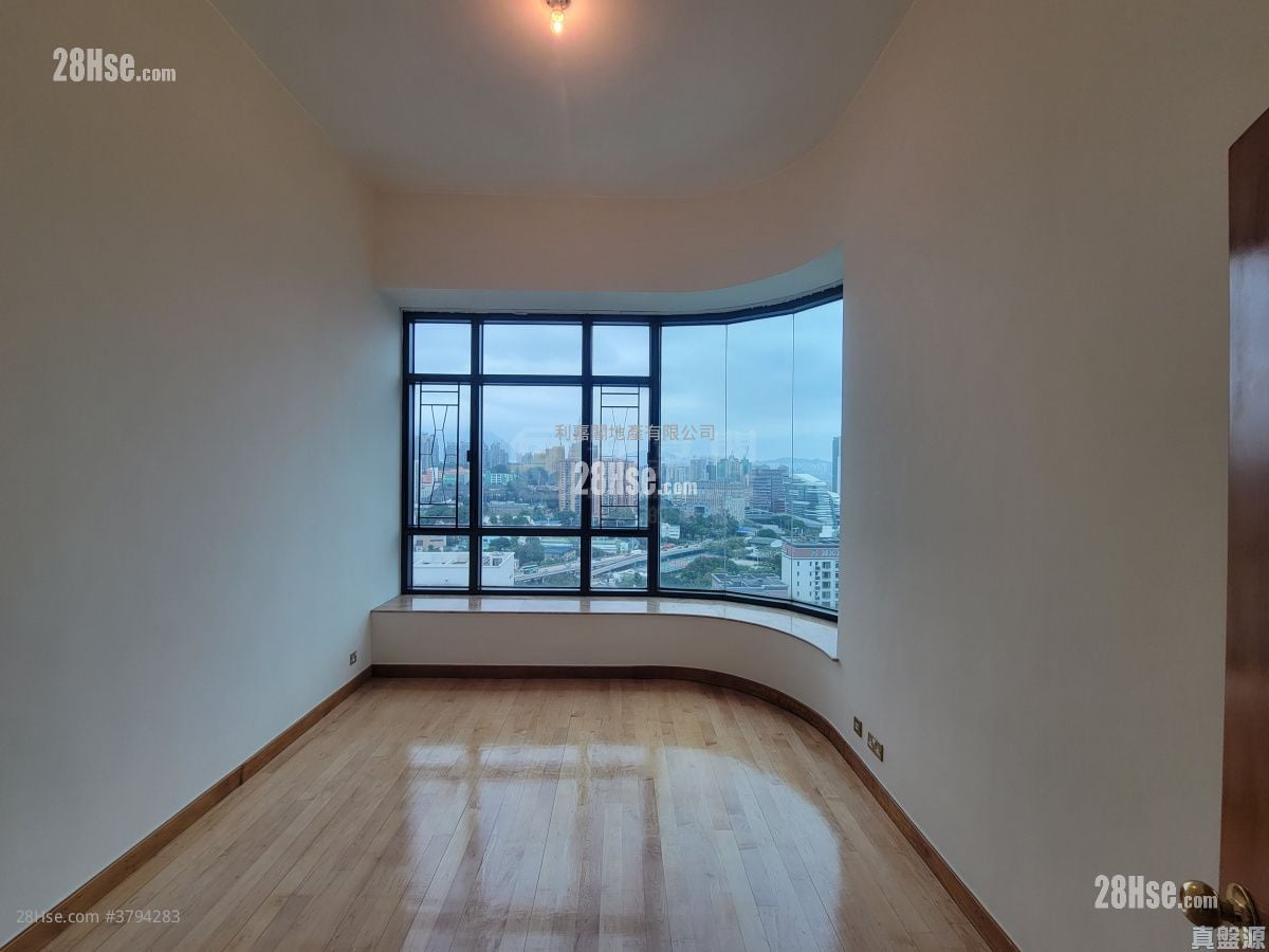 Carmen's Garden Sell 3 Bedrooms , 2 Bathrooms 1,000 ft²