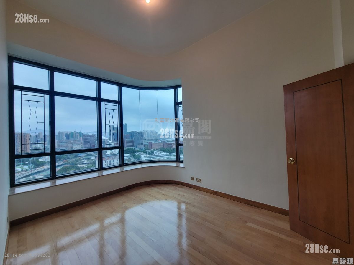 Carmen's Garden Sell 3 Bedrooms , 2 Bathrooms 1,000 ft²