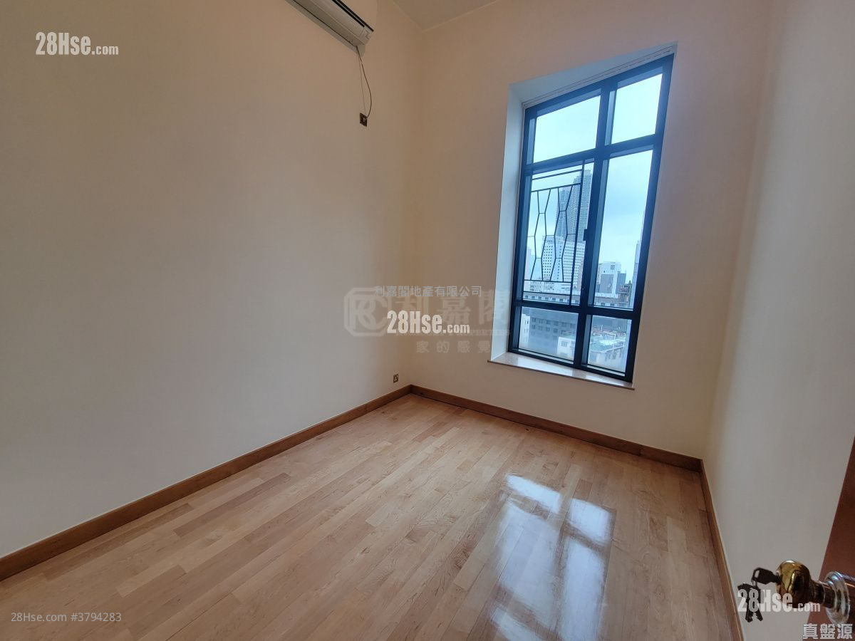 Carmen's Garden Sell 3 Bedrooms , 2 Bathrooms 1,000 ft²