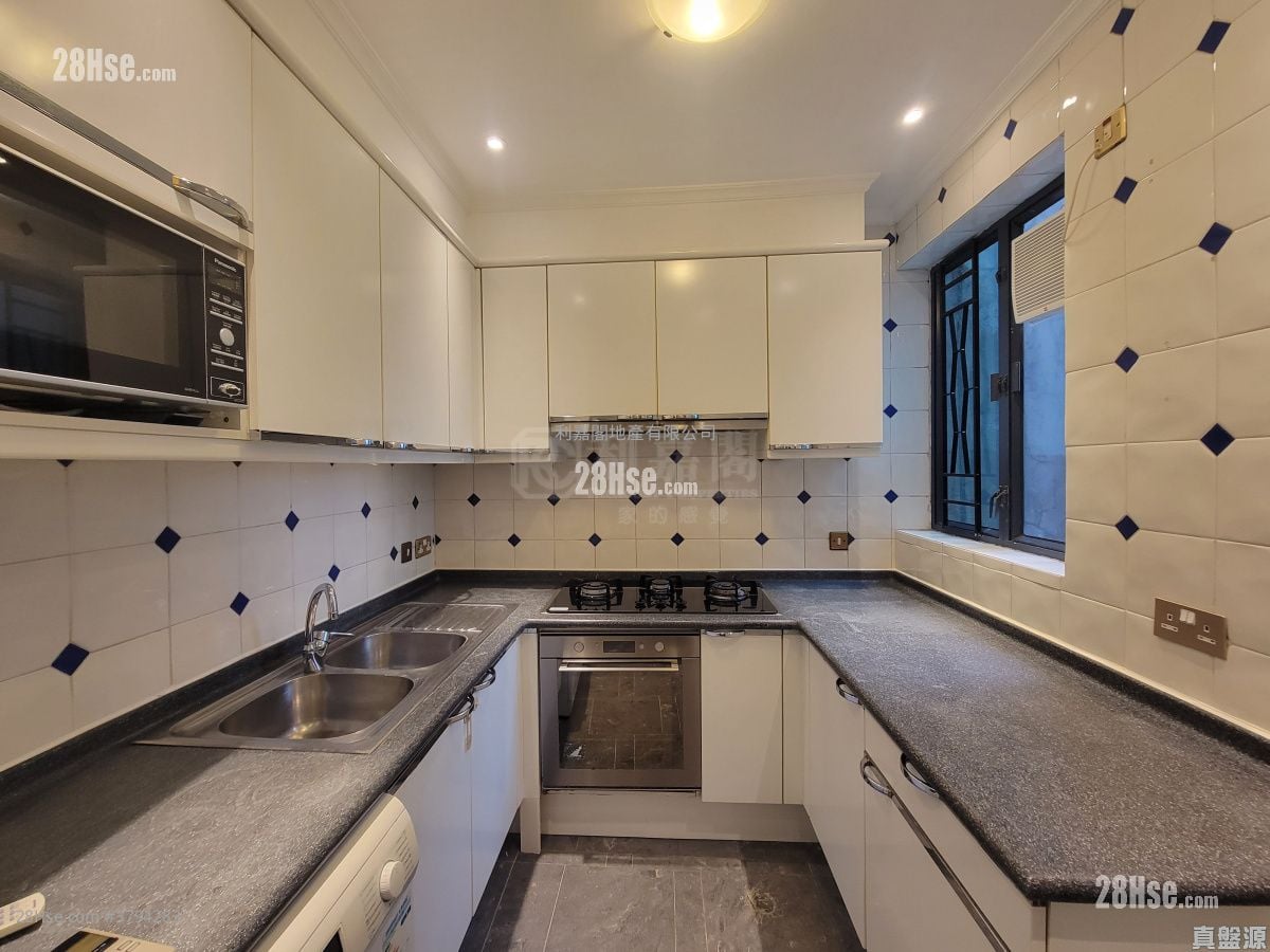 Carmen's Garden Sell 3 Bedrooms , 2 Bathrooms 1,000 ft²