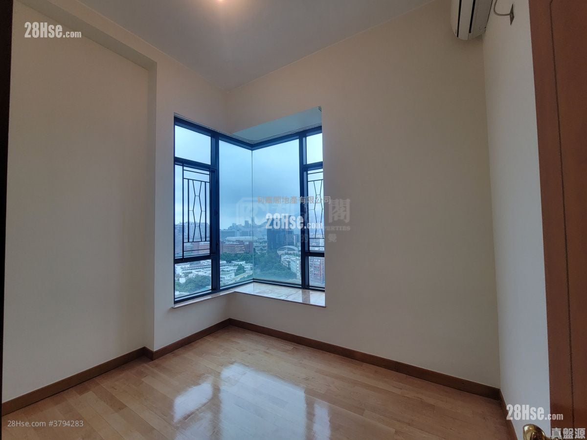 Carmen's Garden Sell 3 Bedrooms , 2 Bathrooms 1,000 ft²