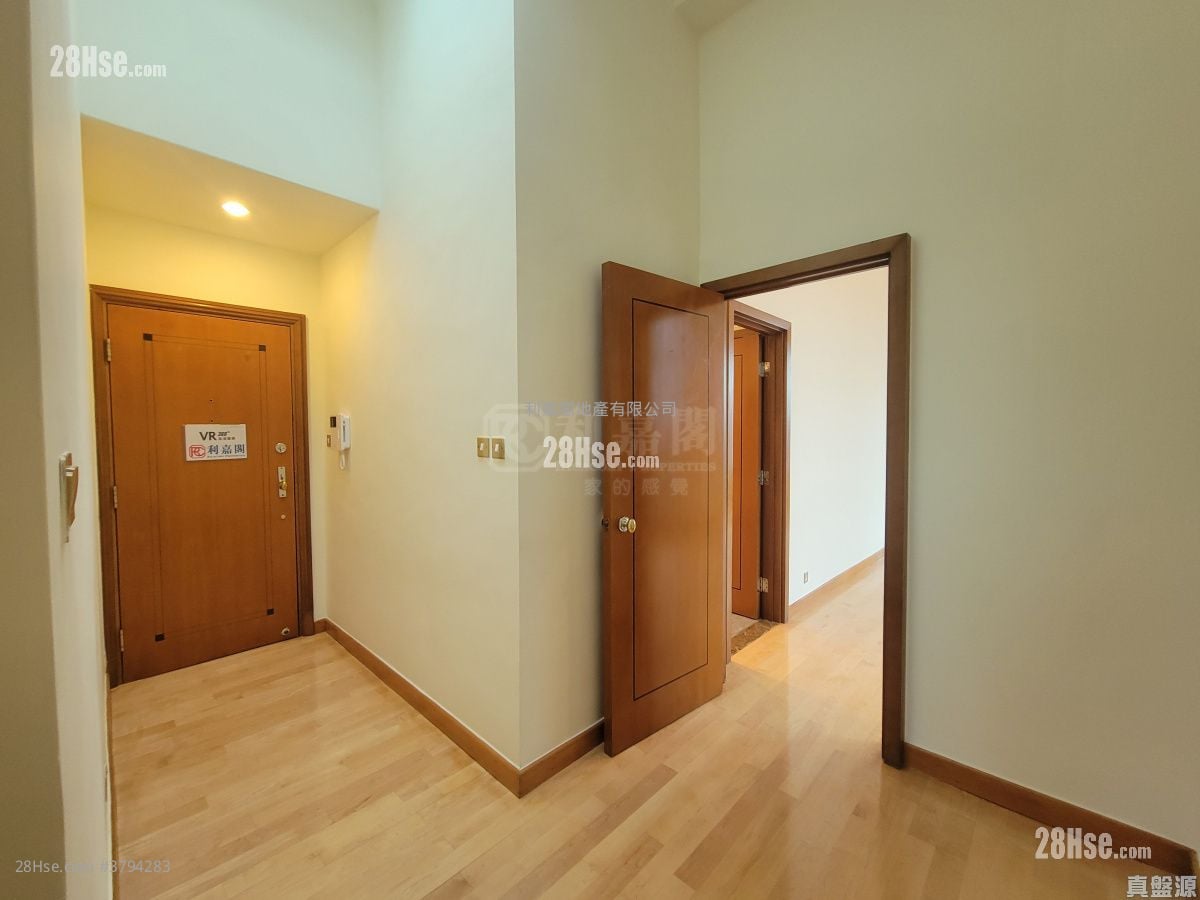 Carmen's Garden Sell 3 Bedrooms , 2 Bathrooms 1,000 ft²