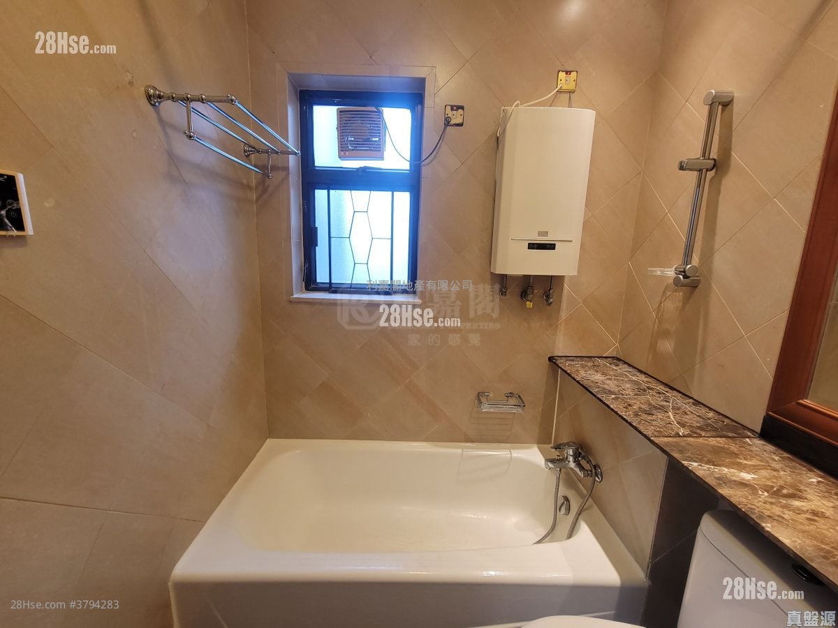 Carmen's Garden Sell 3 Bedrooms , 2 Bathrooms 1,000 ft²