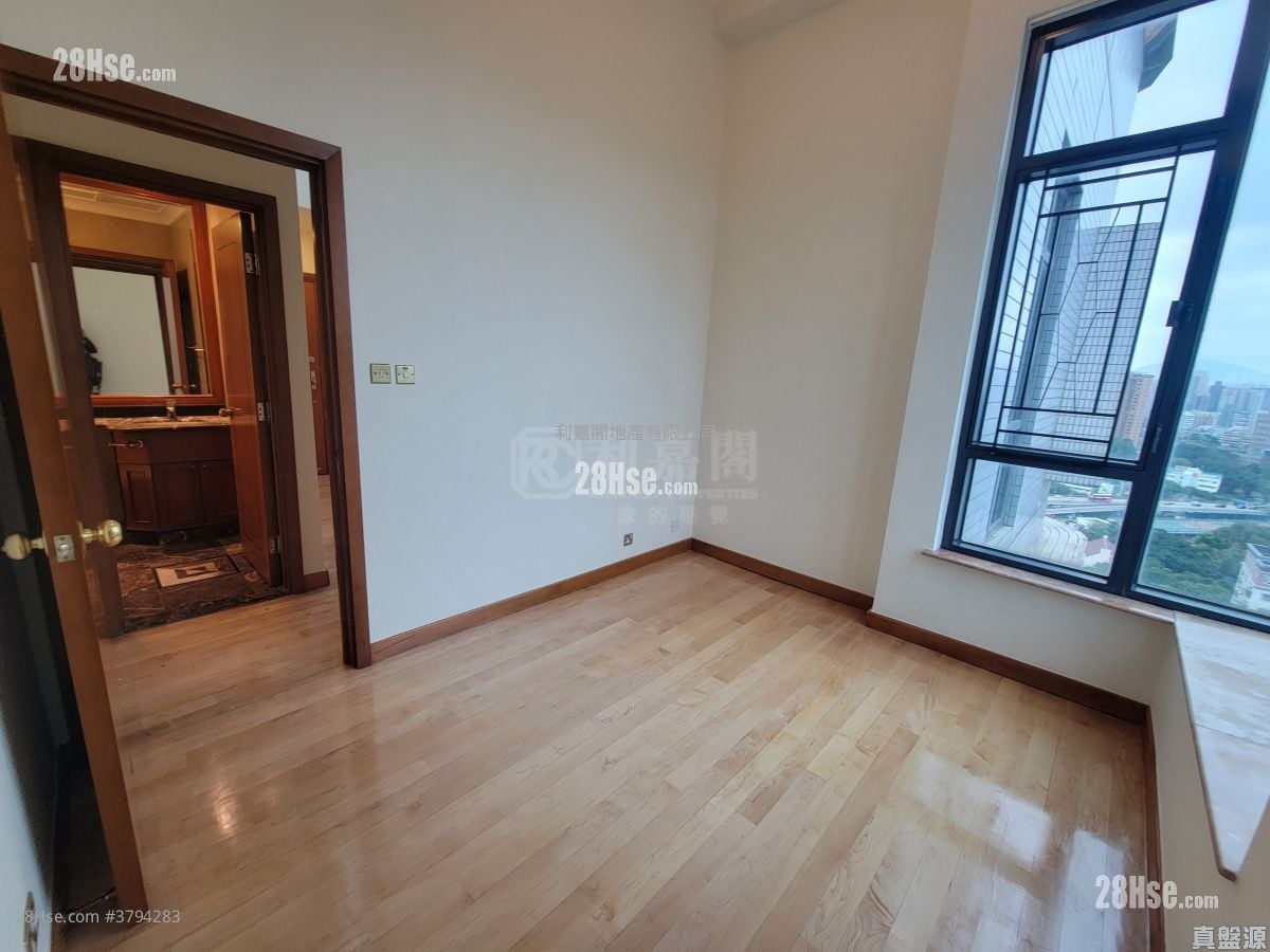 Carmen's Garden Sell 3 Bedrooms , 2 Bathrooms 1,000 ft²