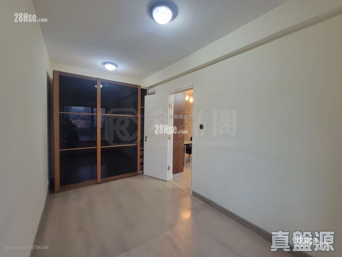 The Victoria Towers Rental 3 Bedrooms , 2 Bathrooms 804 ft²