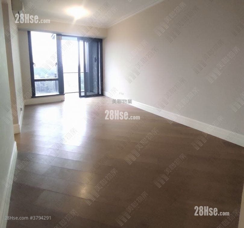 living room: Eden Manor Rental 4 Bedrooms , 3 Bathrooms 1,108 ft²