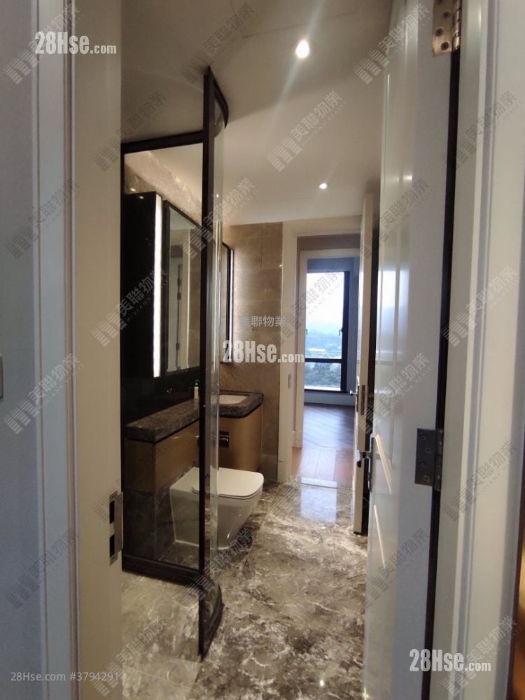 bathroom: Eden Manor Rental 4 Bedrooms , 3 Bathrooms 1,108 ft²