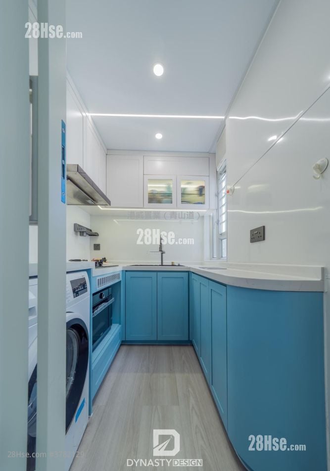 Choi Hing Court Sell 2 Bedrooms , 1 Bathroom 453 ft²