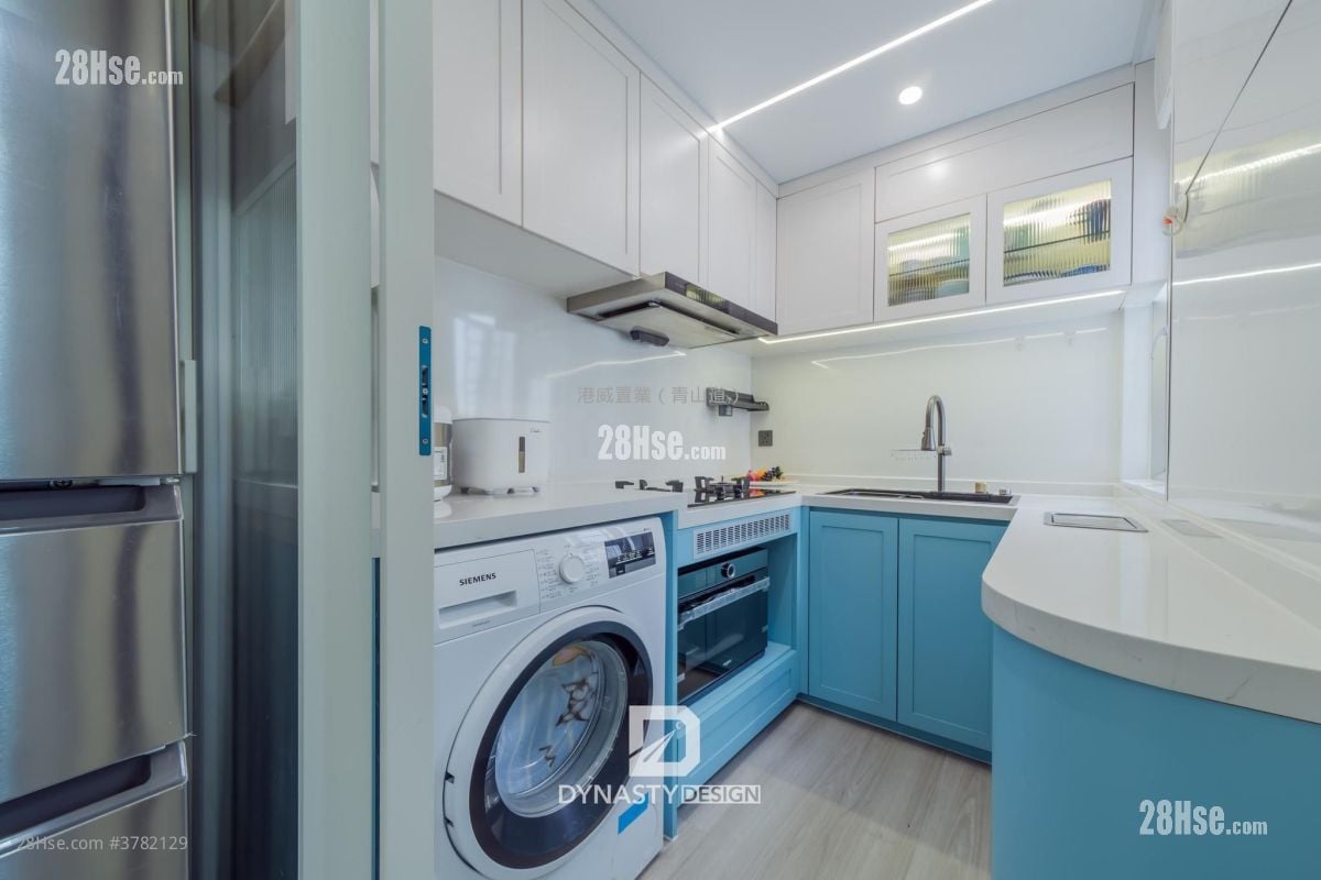 Choi Hing Court Sell 2 Bedrooms , 1 Bathroom 453 ft²