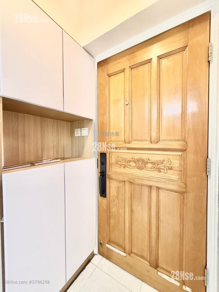 Hong Kong Garden Rental 358 ft²