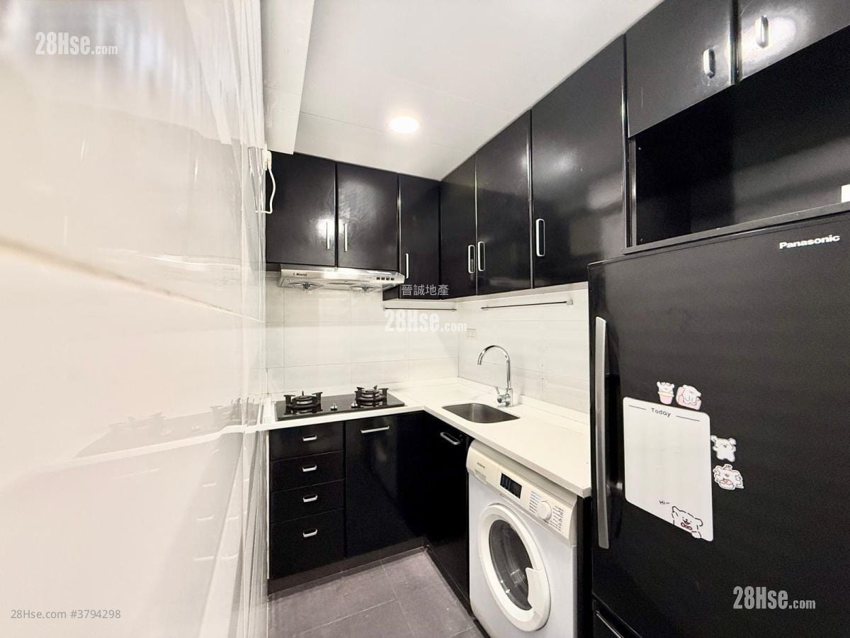 Hong Kong Garden Rental 358 ft²