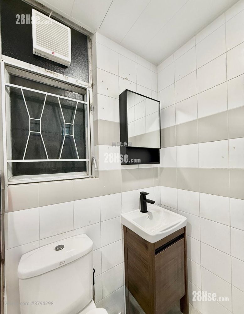 Hong Kong Garden Rental 358 ft²