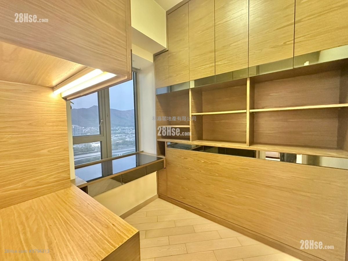 Riva Sell 3 Bedrooms 765 ft²