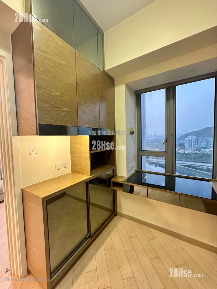 Riva Sell 3 Bedrooms 765 ft²