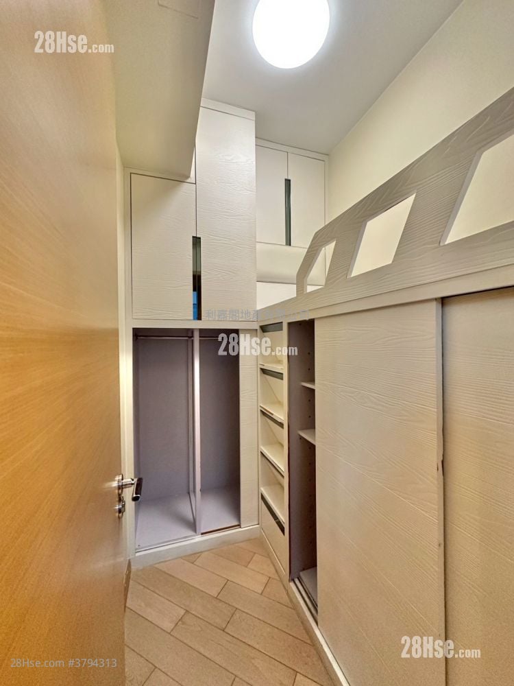 Riva Sell 3 Bedrooms 765 ft²