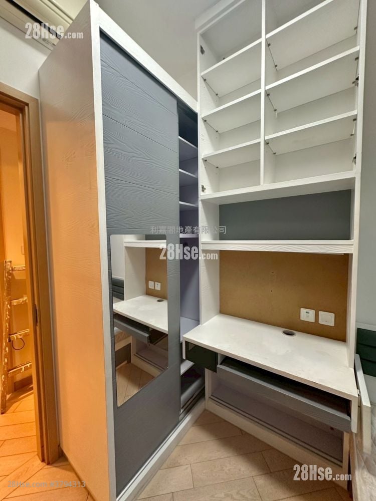 Riva Sell 3 Bedrooms 765 ft²