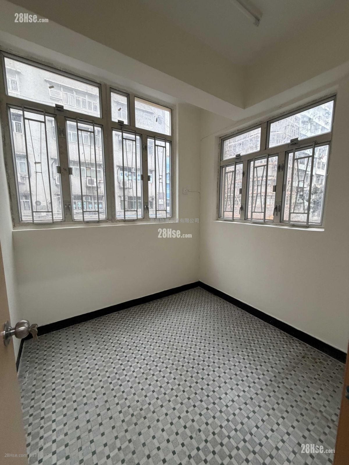 Wai Tak Building Rental 3 Bedrooms , 2 Bathrooms 400 ft²