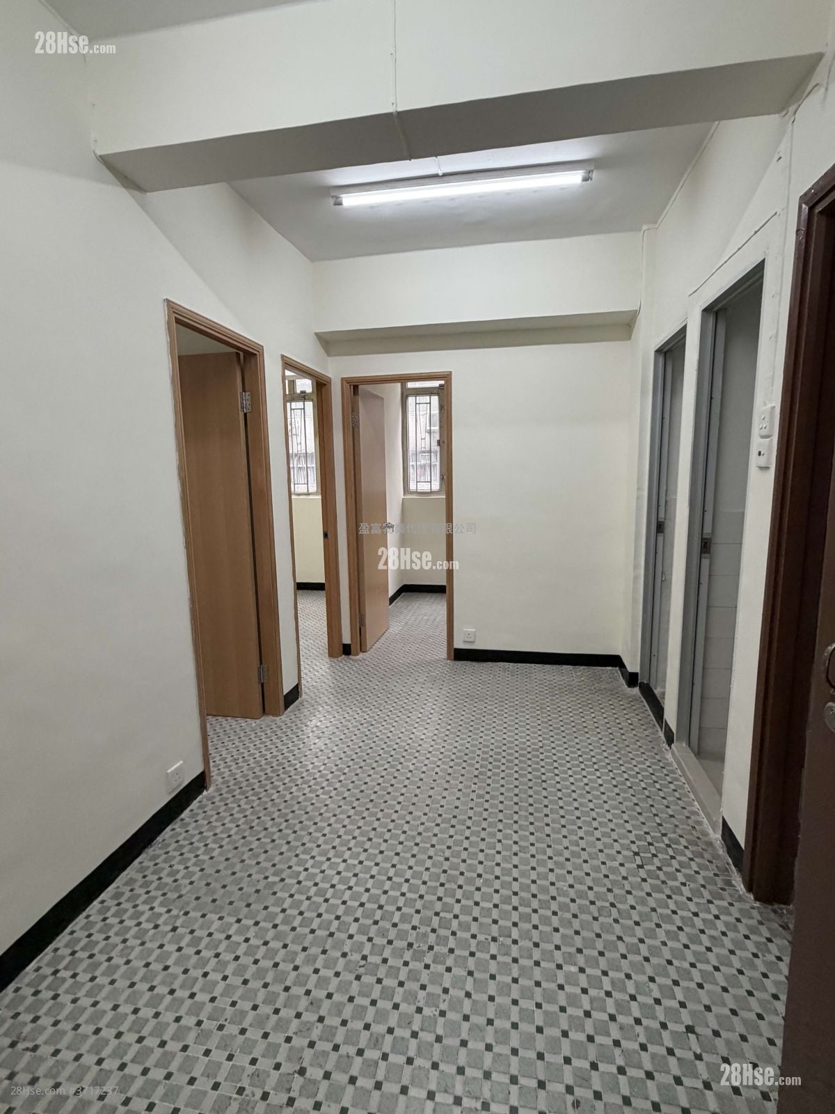 Wai Tak Building Rental 3 Bedrooms , 2 Bathrooms 400 ft²
