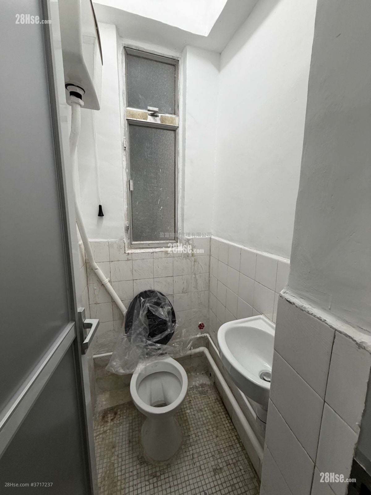 Wai Tak Building Rental 3 Bedrooms , 2 Bathrooms 400 ft²