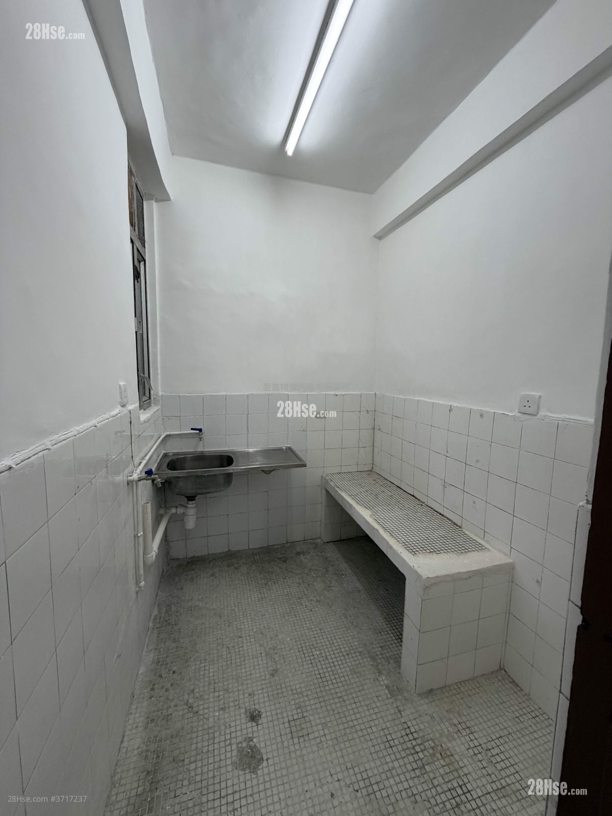 Wai Tak Building Rental 3 Bedrooms , 2 Bathrooms 400 ft²