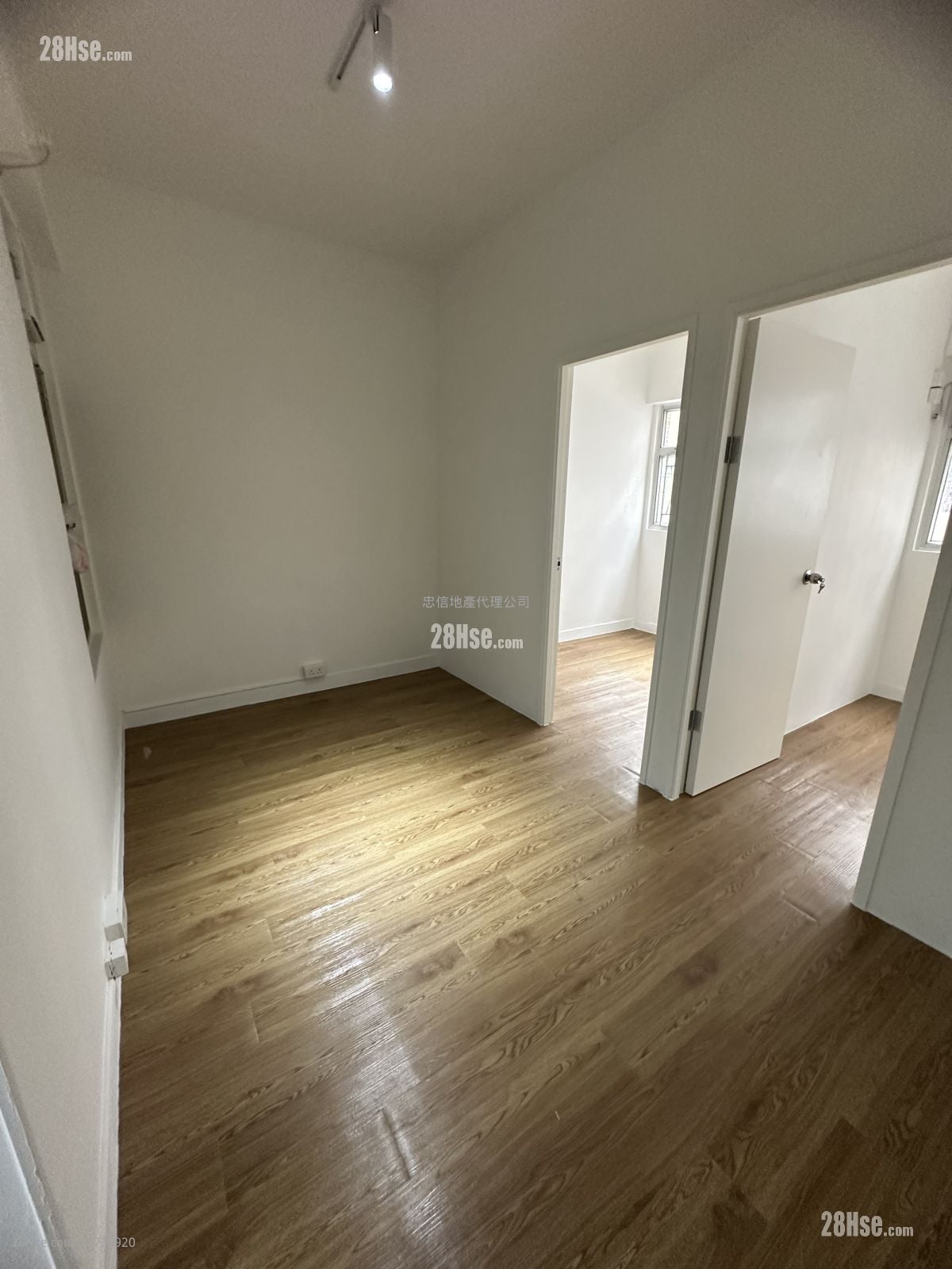 乾丰大厦 售盘 2 房 , 1 浴室 355 平方尺