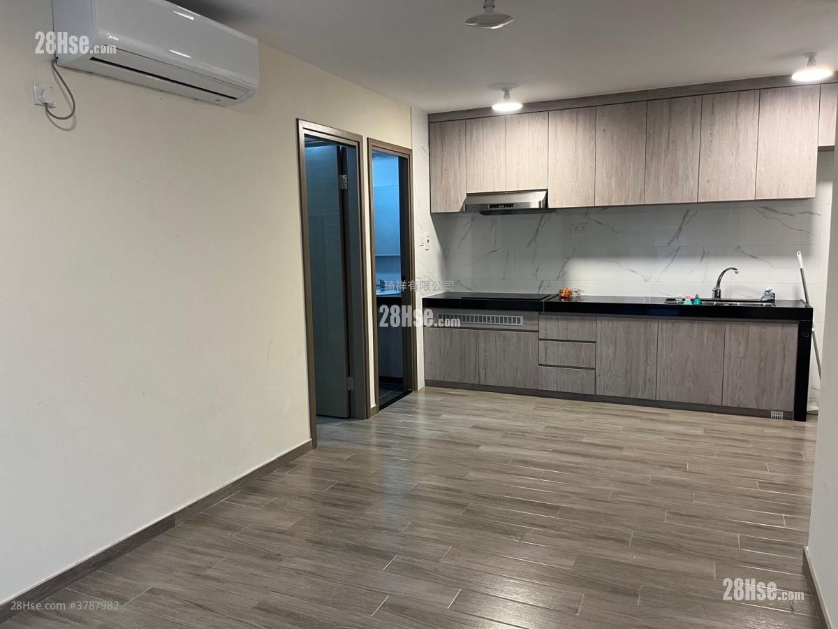 村屋 售盘 3 房 , 2 浴室 700 平方尺