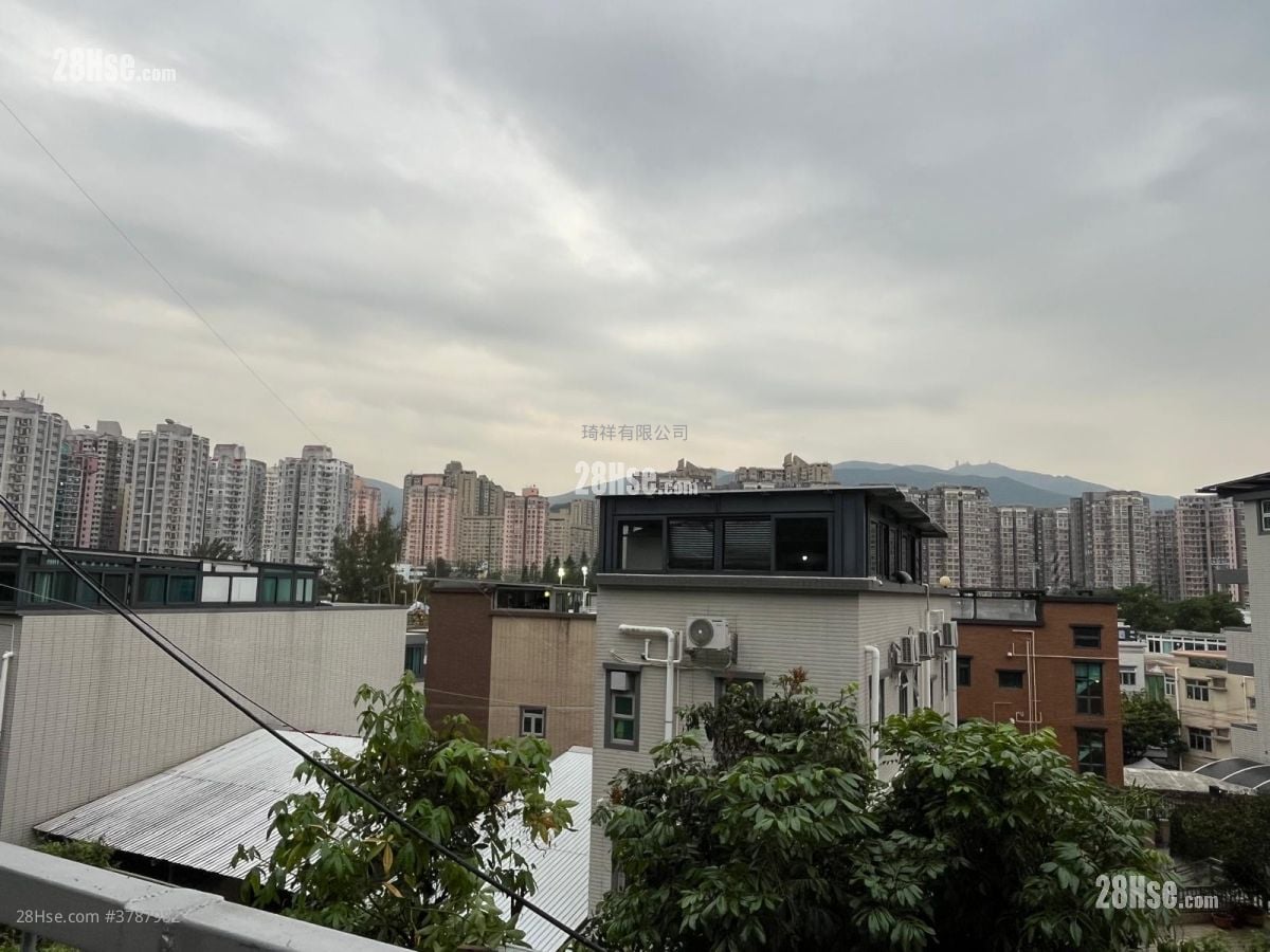 村屋 售盘 3 房 , 2 浴室 700 平方尺