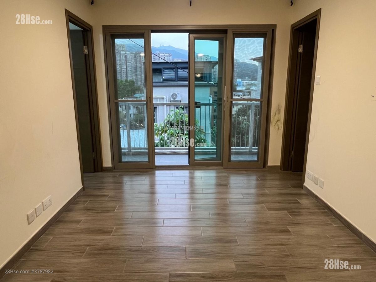 村屋 售盘 3 房 , 2 浴室 700 平方尺