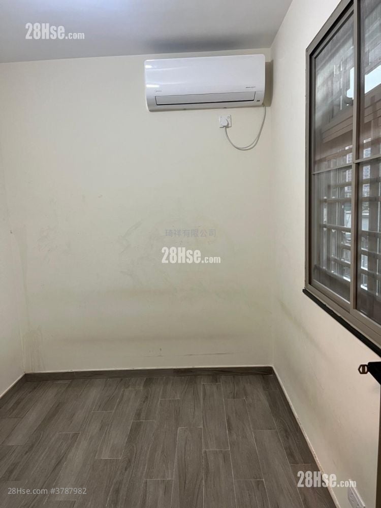 村屋 售盘 3 房 , 2 浴室 700 平方尺