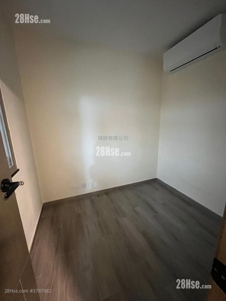 村屋 售盘 3 房 , 2 浴室 700 平方尺