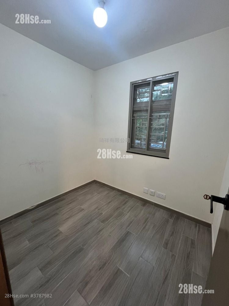 村屋 售盘 3 房 , 2 浴室 700 平方尺