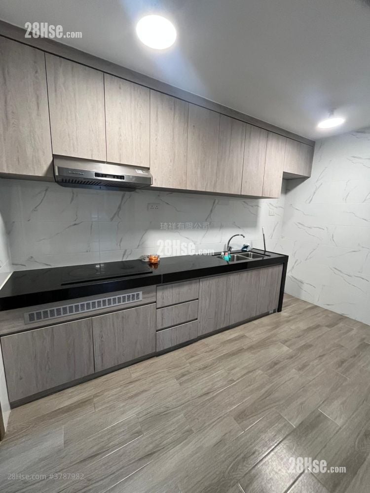 村屋 售盘 3 房 , 2 浴室 700 平方尺