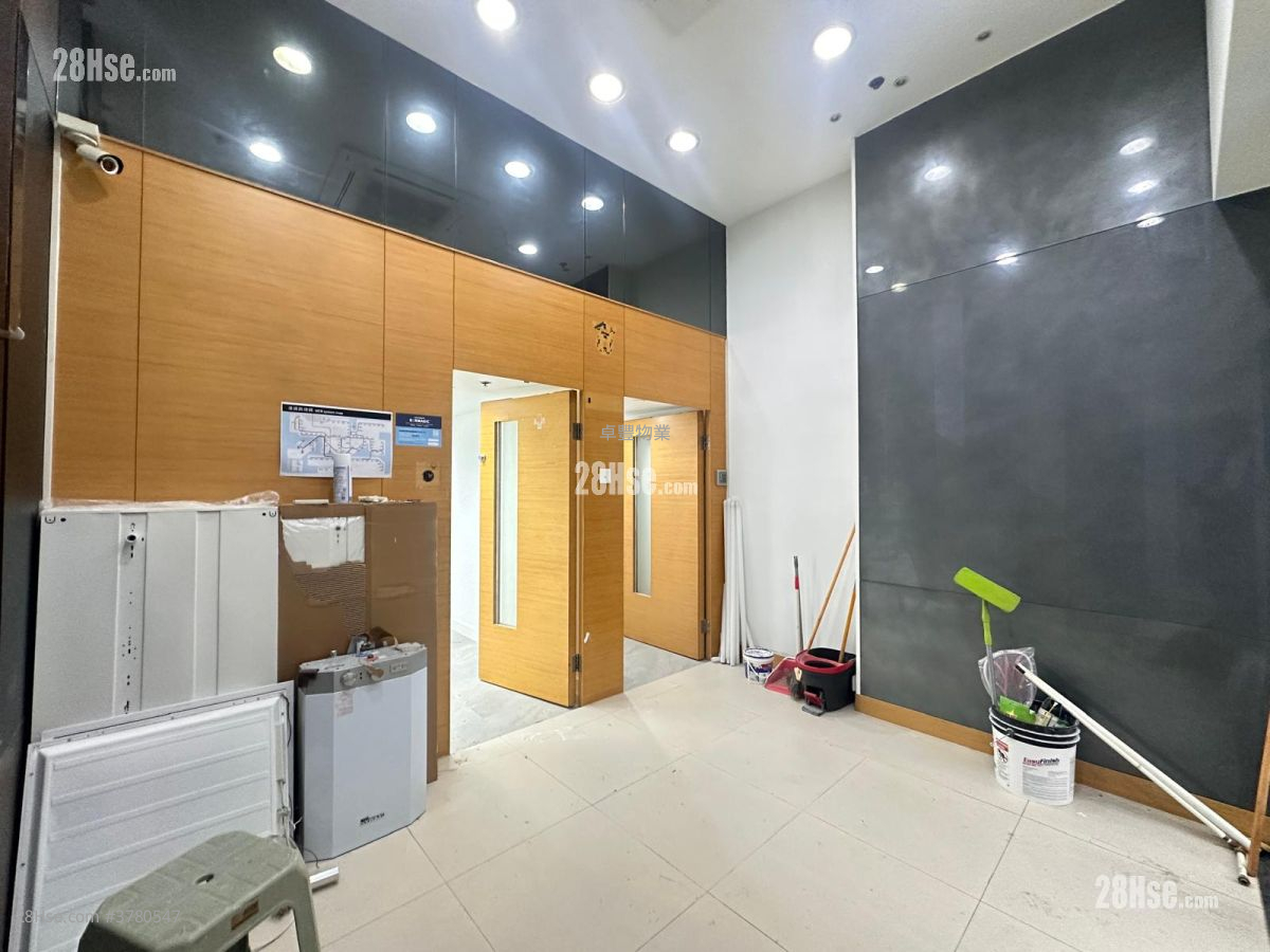 Trust Centre Rental 5+ Bedrooms , 2 Toilets 1,210 ft²