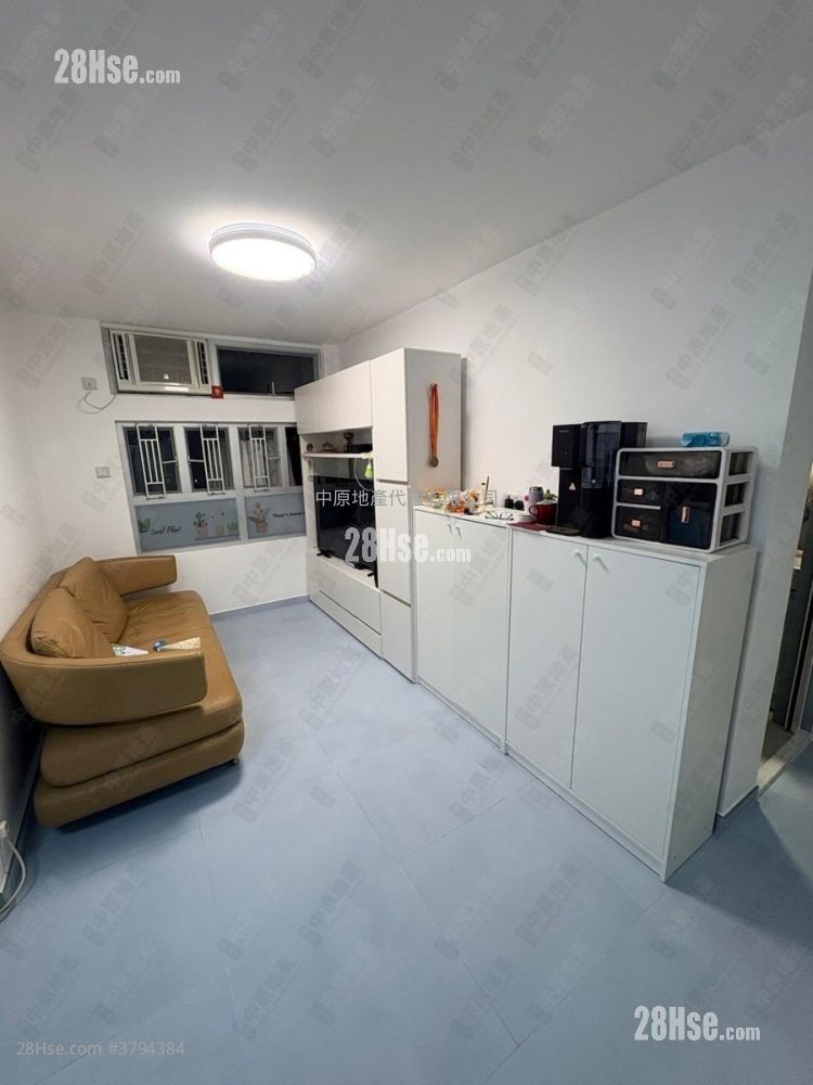 Ching Wah Court Sell 3 Bedrooms , 1 Bathroom 554 ft²