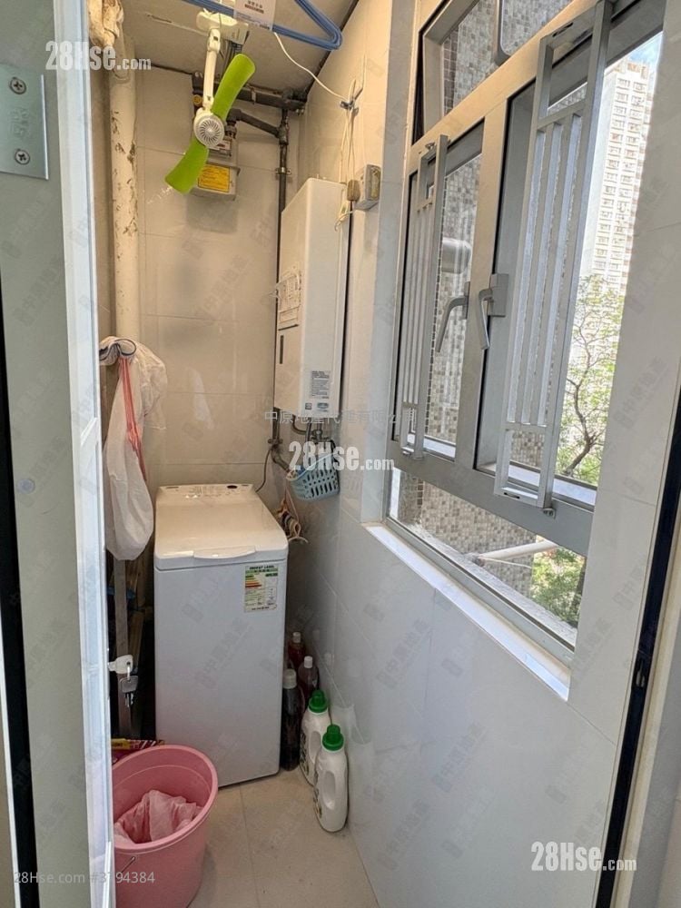Ching Wah Court Sell 3 Bedrooms , 1 Bathroom 554 ft²