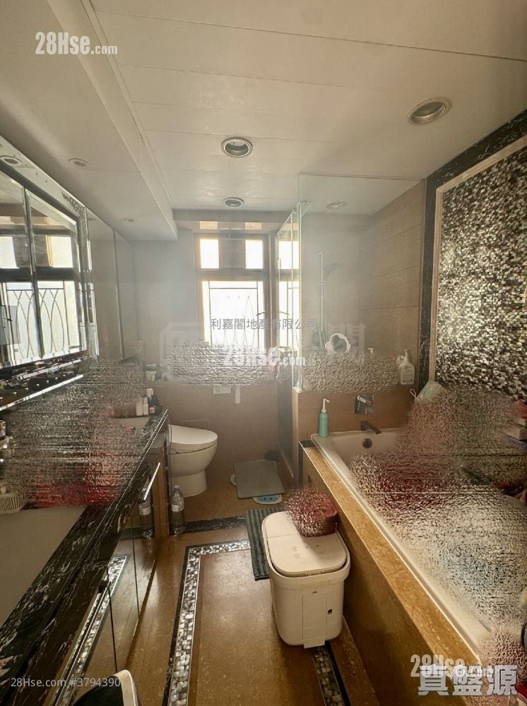 卫理苑 租盘 1,626 平方尺