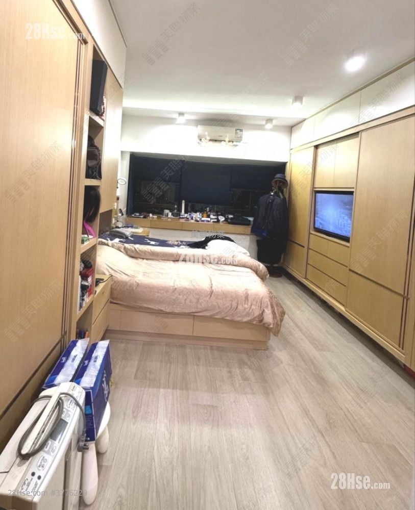 Shatin 33 Sell 3 Bedrooms 1,296 ft²