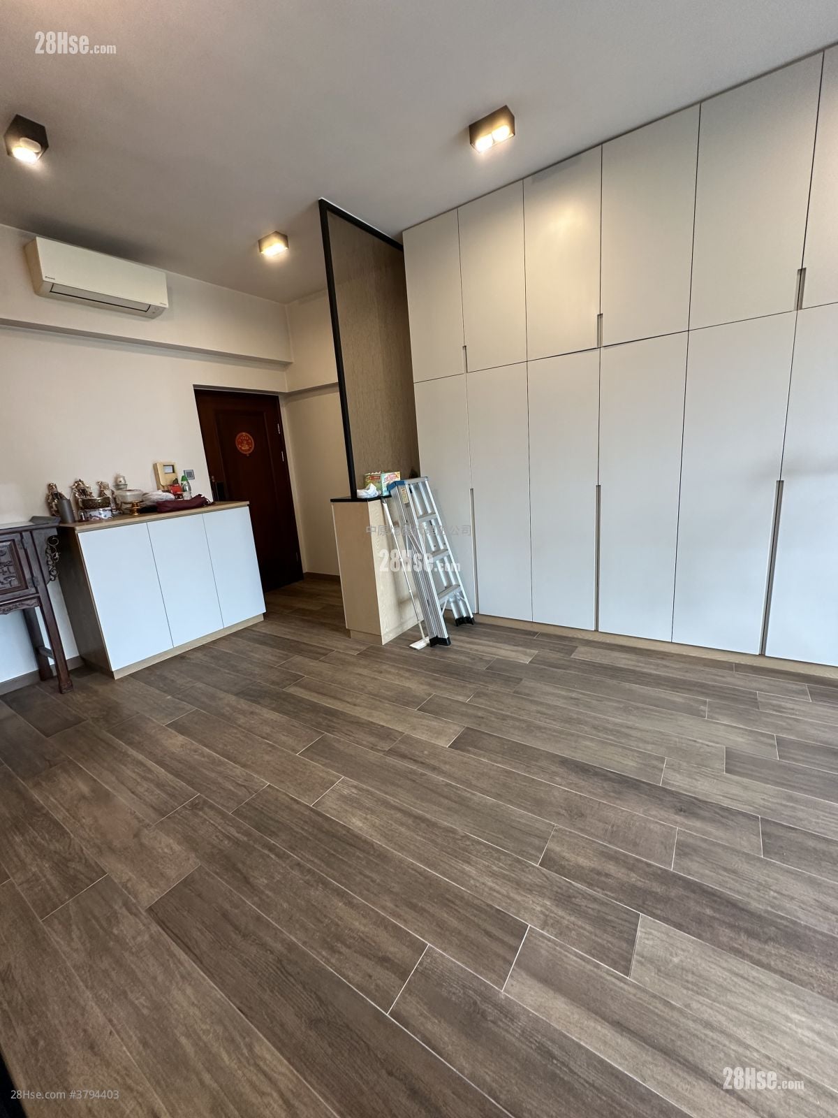 The Palazzo Sell 912 ft²