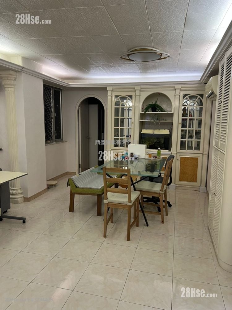 Bedford Gardens Rental 4 Bedrooms , 2 Bathrooms 1,160 ft²