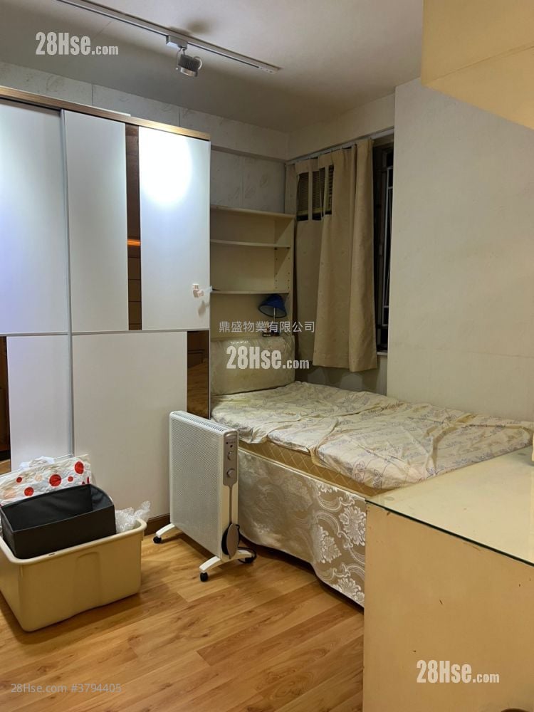 Bedford Gardens Rental 4 Bedrooms , 2 Bathrooms 1,160 ft²