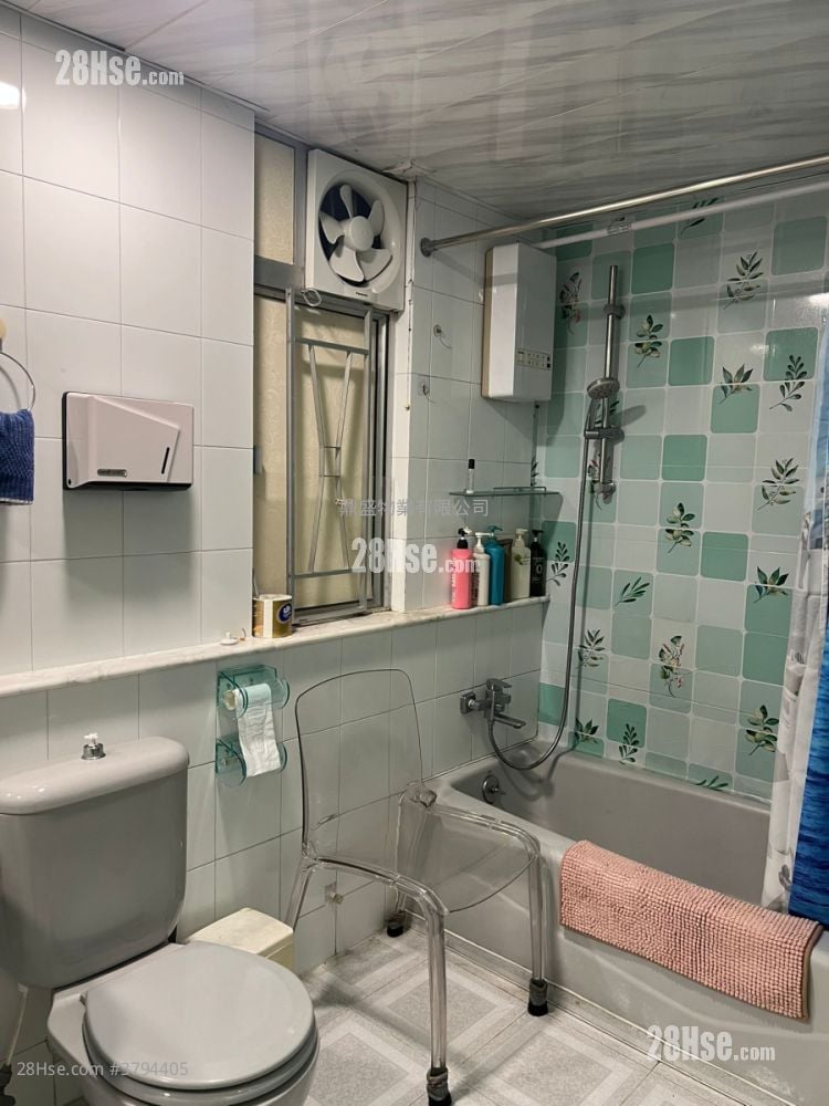 Bedford Gardens Rental 4 Bedrooms , 2 Bathrooms 1,160 ft²