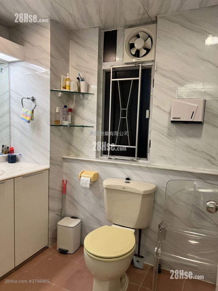 Bedford Gardens Rental 4 Bedrooms , 2 Bathrooms 1,160 ft²