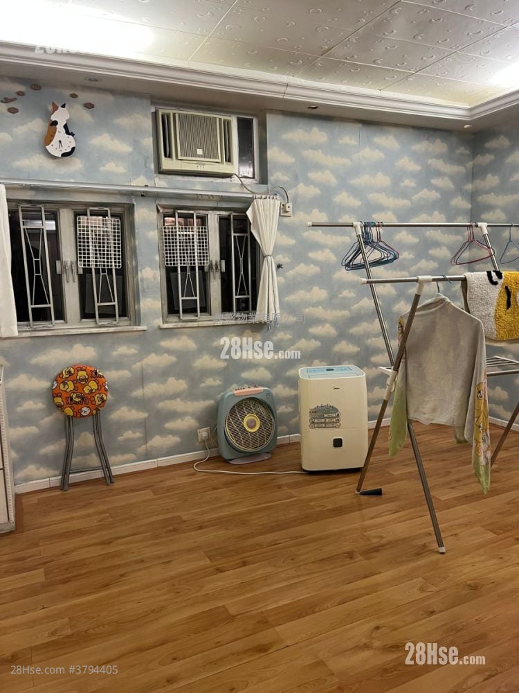 Bedford Gardens Rental 4 Bedrooms , 2 Bathrooms 1,160 ft²