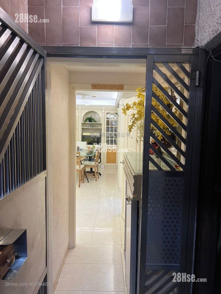 Bedford Gardens Rental 4 Bedrooms , 2 Bathrooms 1,160 ft²