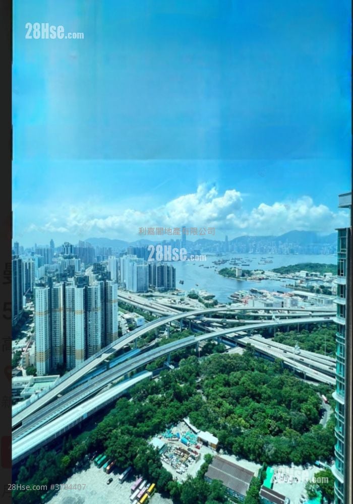 Manhattan Hill Sell 5+ Bedrooms , 4 Bathrooms 2,042 ft²