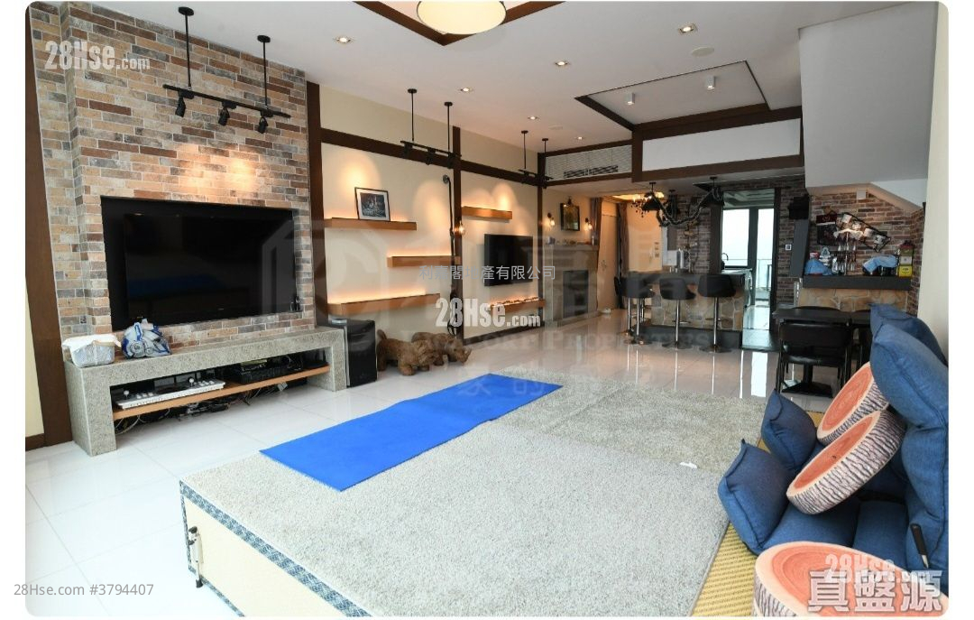 Manhattan Hill Sell 5+ Bedrooms , 4 Bathrooms 2,042 ft²