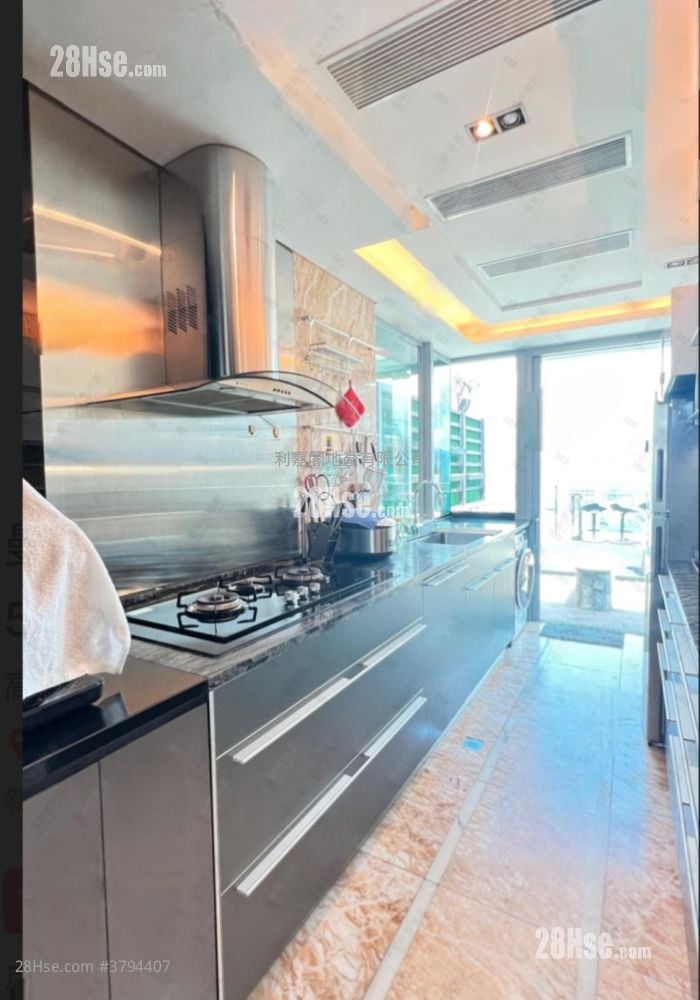 Manhattan Hill Sell 5+ Bedrooms , 4 Bathrooms 2,042 ft²